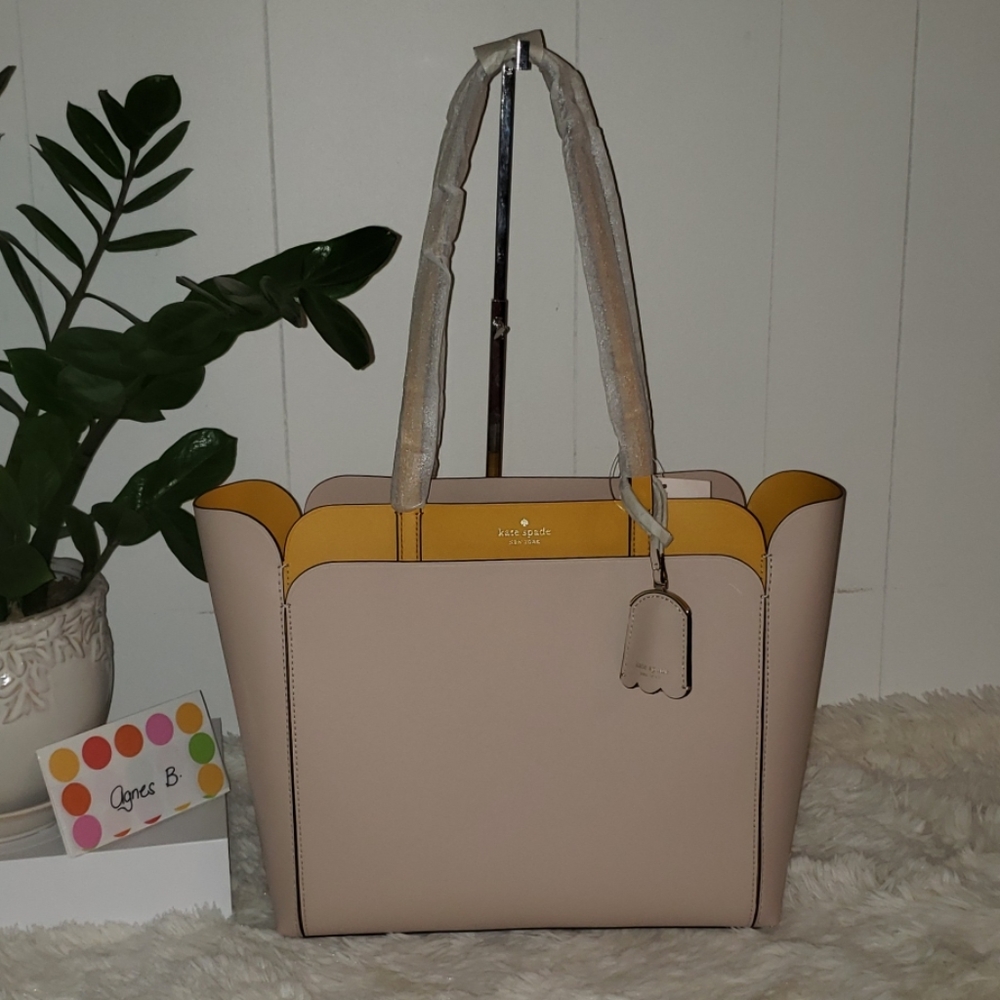 Sold Kate Spade New York Med double pocket tote